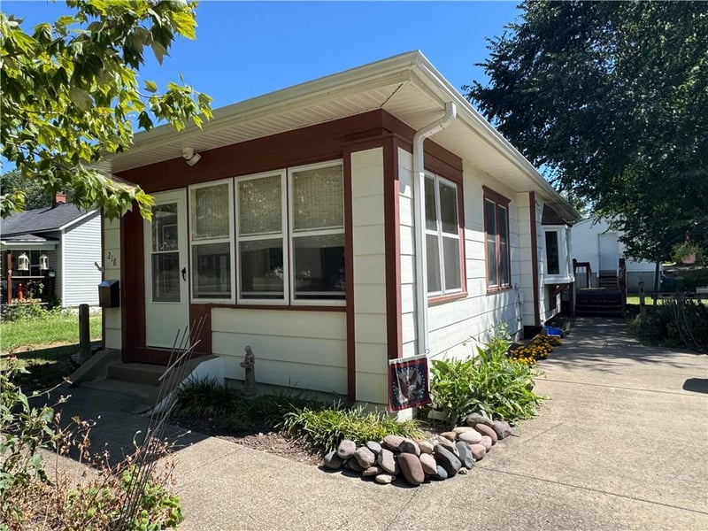 218 N Campbell St, Pleasant Hill, MO 64080