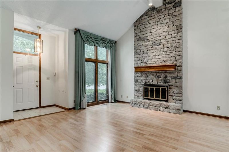 12014 Hemlock St, Overland Park, KS 66213