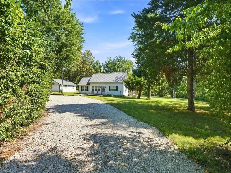12927 N Garner Rd, Richmond, MO 64085