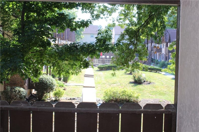6216 Robinson St #3, Overland Park, KS 66202