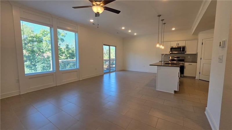 7404 Grand Slam St, Parkville, MO 64152