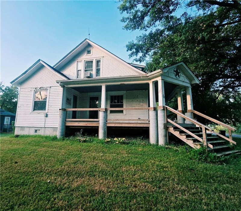 302 S Williams St, Craig, MO 64437