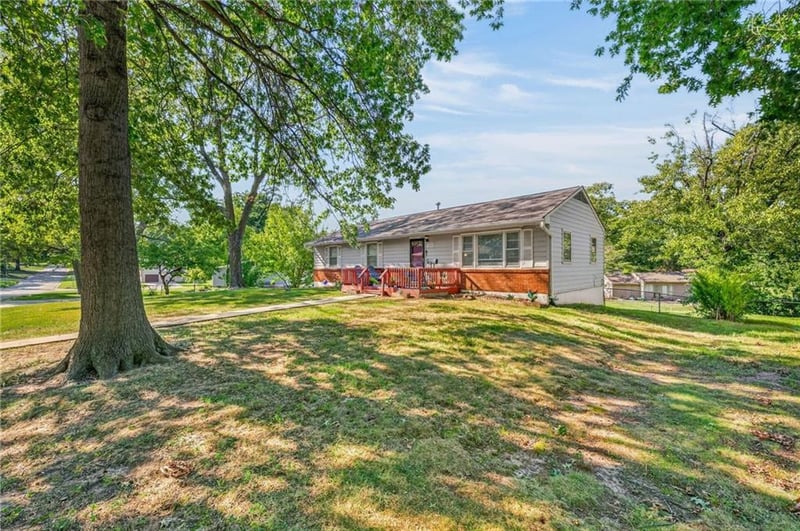 1004 NE 60th St, Gladstone, MO 64118