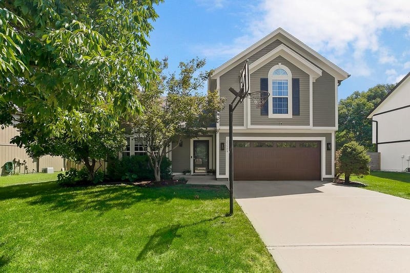 21509 W 51st St, Shawnee, KS 66226
