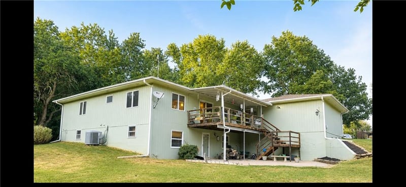 28140 Hospital Dr, Paola, KS 66071