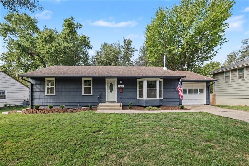 13254 Park Hills Dr, Grandview, MO 64030