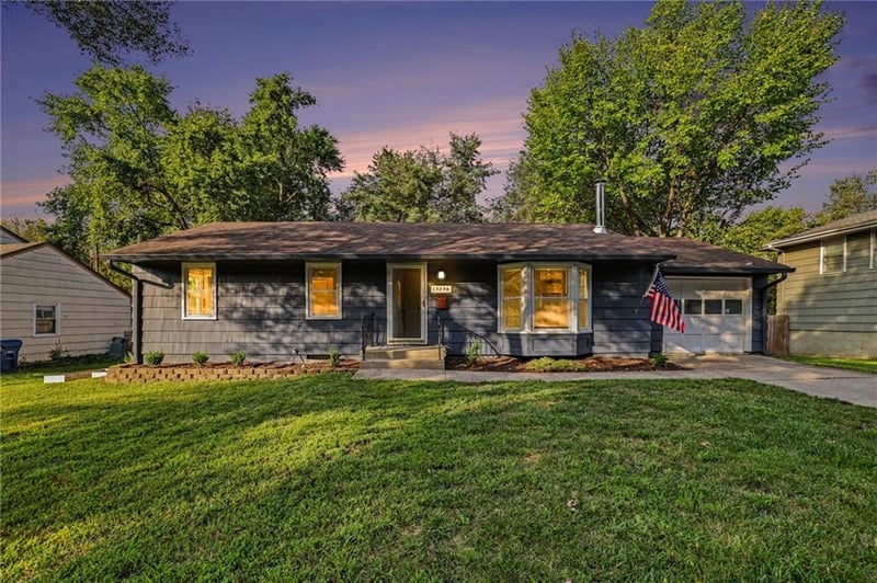 13254 Park Hills Dr, Grandview, MO 64030