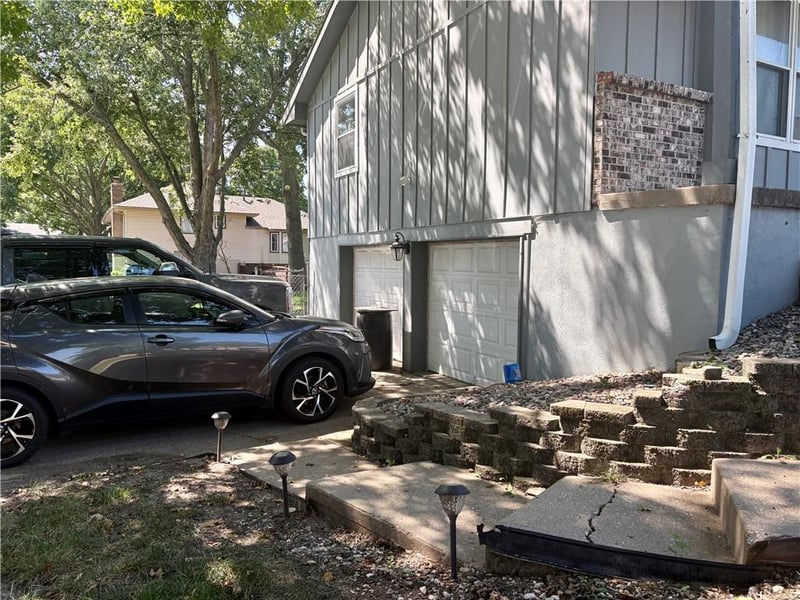 6407 E 140th Ter, Grandview, MO 64030