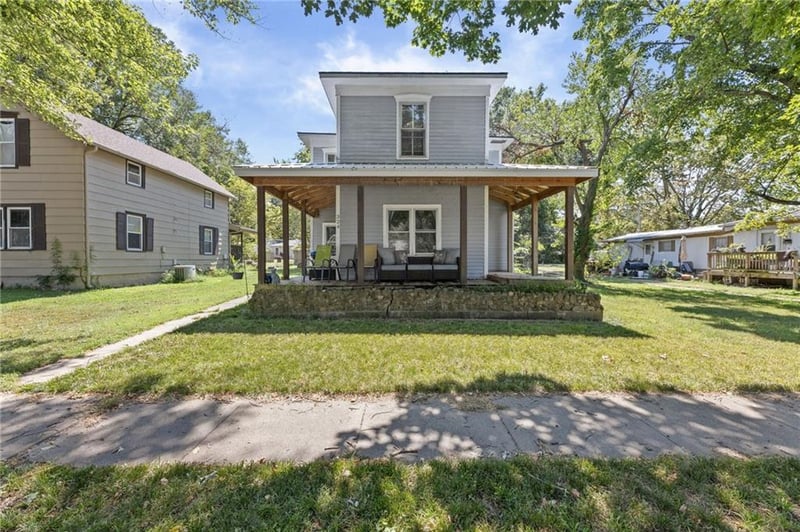 324 W 3rd Ave, Garnett, KS 66032