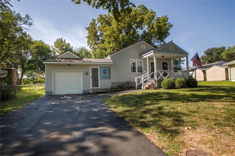 706 NW Summit St, Blue Springs, MO 64015
