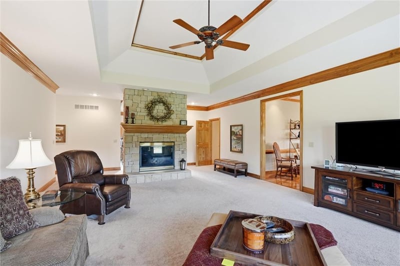 11530 S Pine St, Olathe, KS 66061