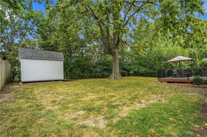 1628 NE Westwind Dr, Lee's Summit, MO 64086