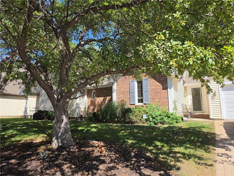 4506 W 90th St, Prairie Village, KS 66207