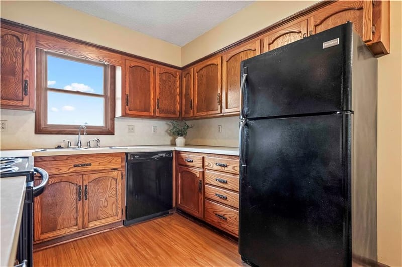 1104 Jeff Cir, Paola, KS 66071