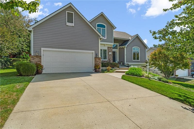 2220 Killarney Ct, Lawrence, KS 66047