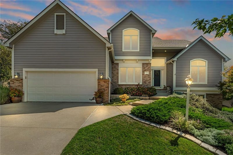 2220 Killarney Ct, Lawrence, KS 66047