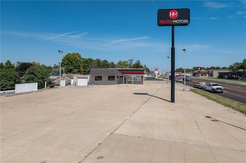 1710 S Belt Hw, St Joseph, MO 64507