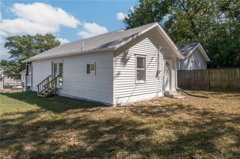 1318 S 22nd St, St Joseph, MO 64507