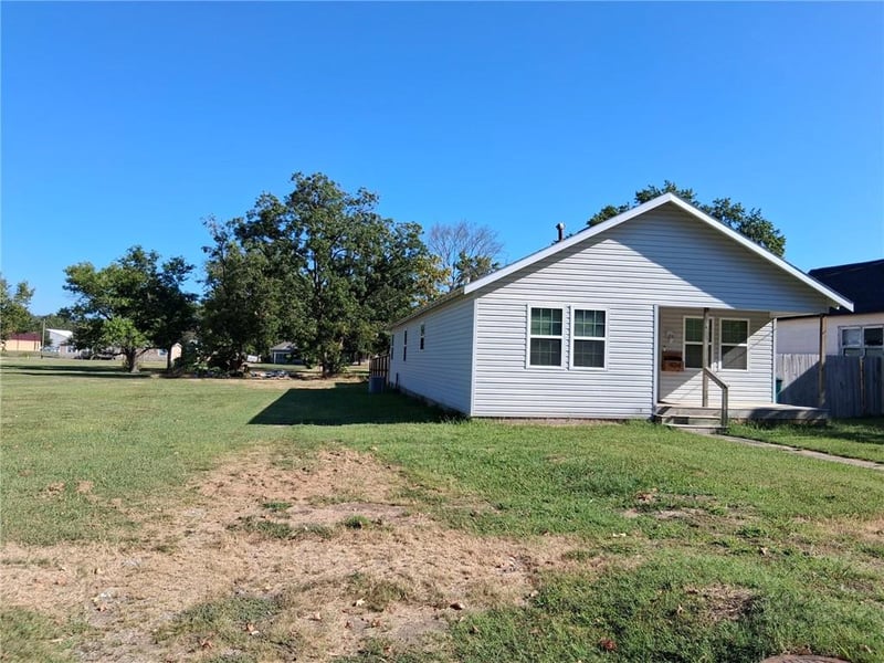 404 - 406 W Buffalo St, Girard, KS 66743