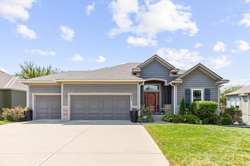 2473 W Elm St, Olathe, KS 66061