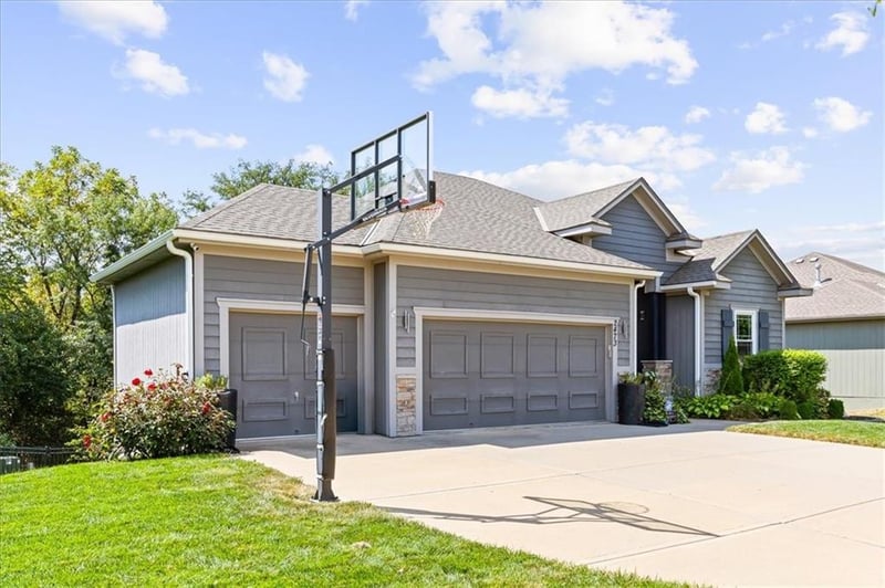 2473 W Elm St, Olathe, KS 66061