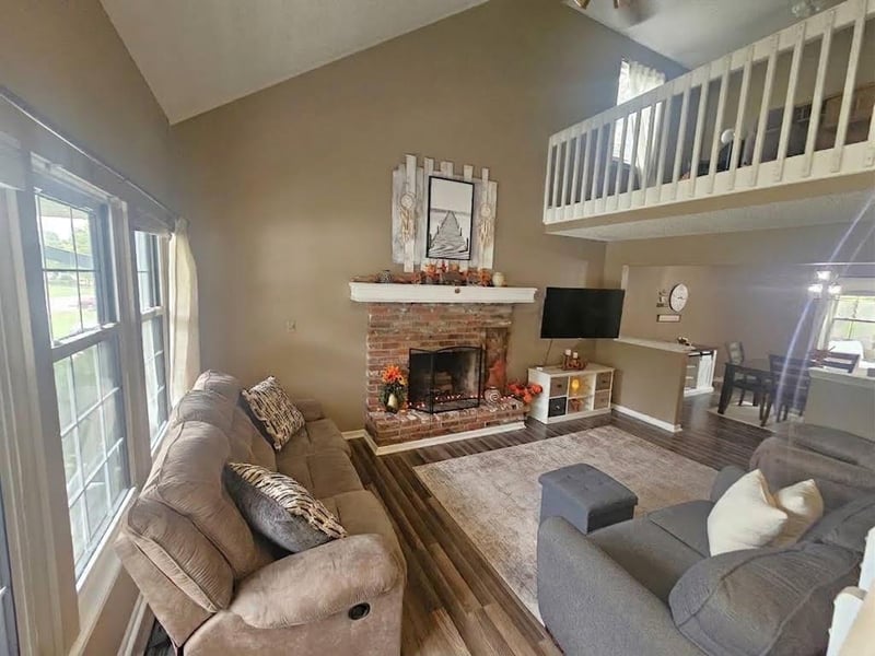 201 W Foxwood Dr, Raymore, MO 64083