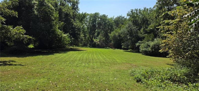 2718 Pear St, St Joseph, MO 64503
