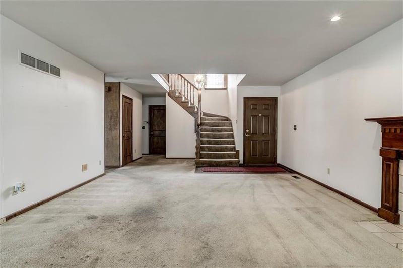 9172 W 102nd Ter, Overland Park, KS 66212