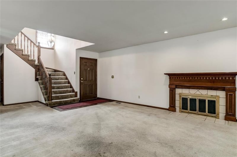 9172 W 102nd Ter, Overland Park, KS 66212