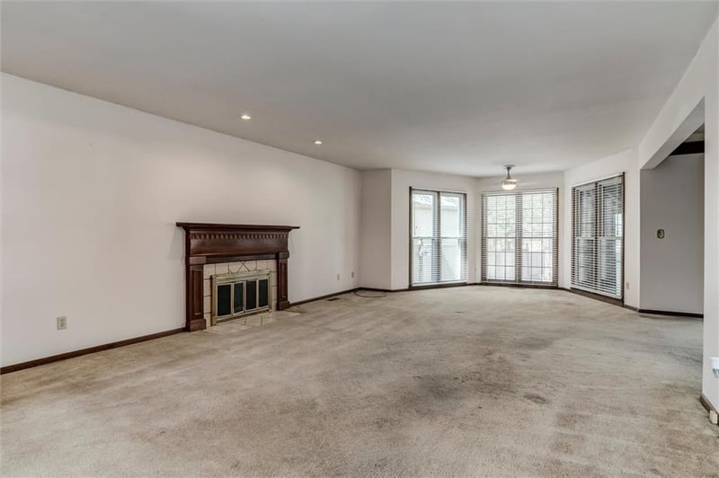 9172 W 102nd Ter, Overland Park, KS 66212