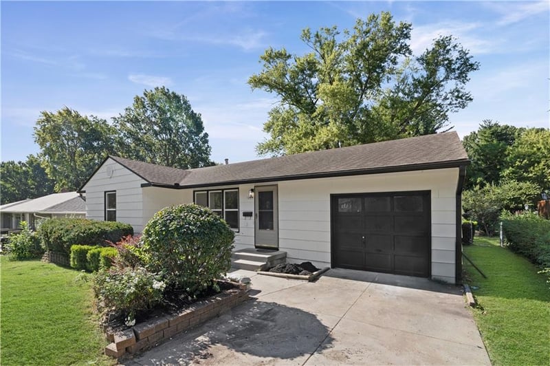 12105 E 47th Ter S, Independence, MO 64055