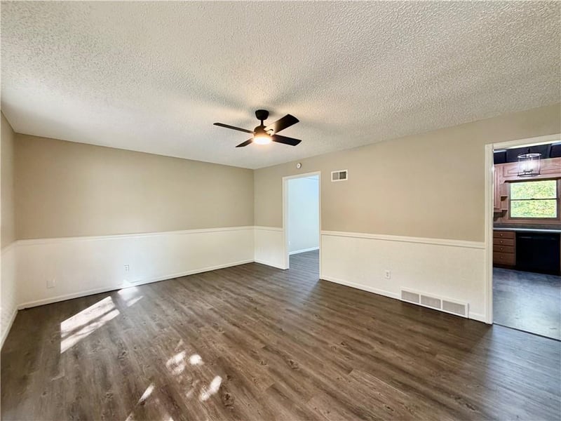 10600 NW 58th St, Kansas City, MO 64152