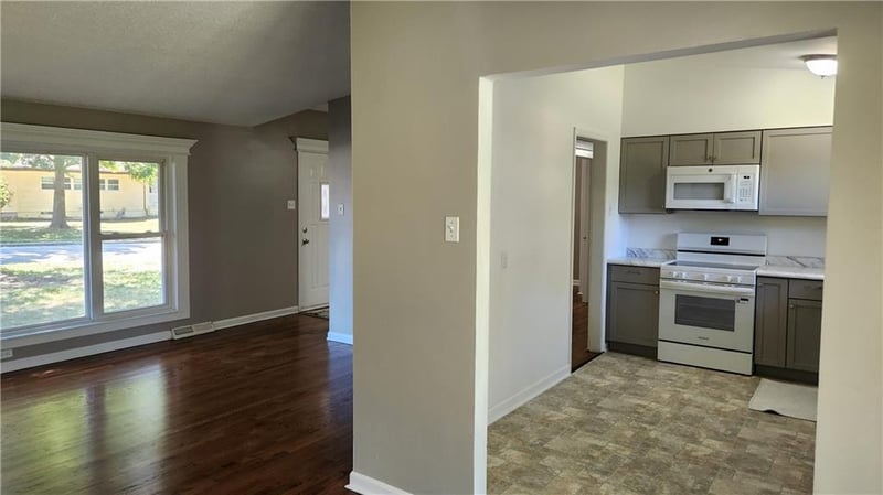 509 Indian Trl, Belton, MO 64012