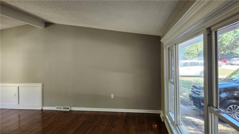 509 Indian Trl, Belton, MO 64012