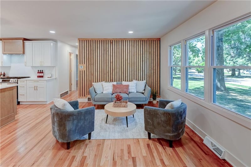5801 W 99th St, Overland Park, KS 66207