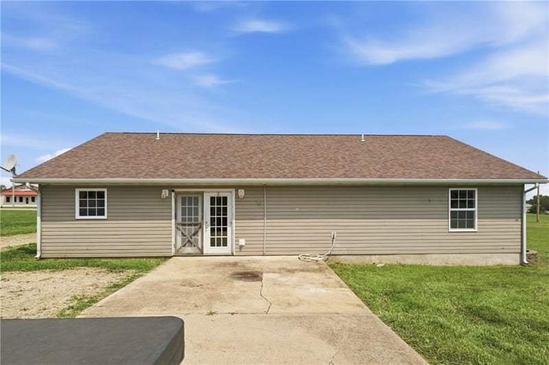 612 E 4th St, Stover, MO 65078