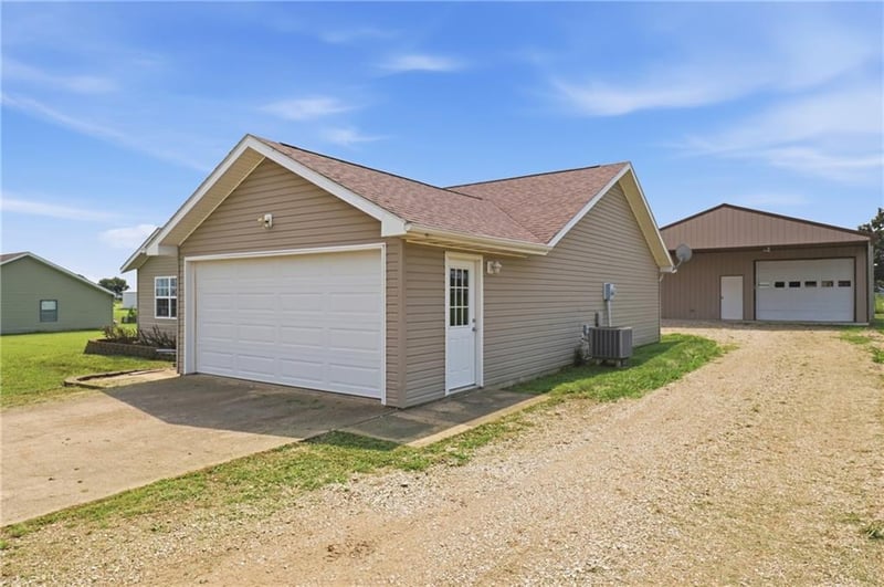 612 E 4th St, Stover, MO 65078