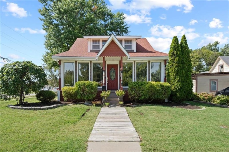 12910 Grandview Rd, Grandview, MO 64030