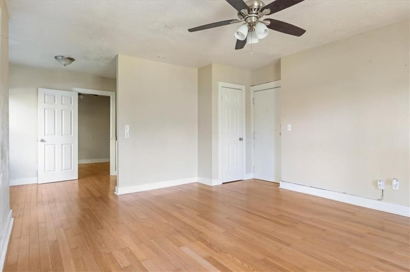 3820 Walnut St, Kansas City, MO 64111