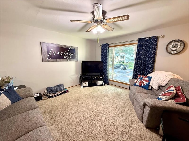 1229 Crestview Dr, Maryville, MO 64468