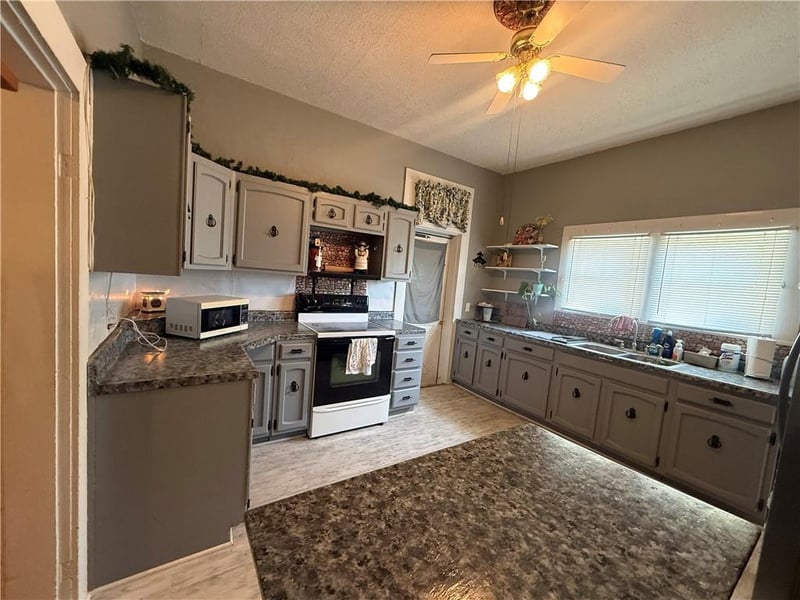 209 W Nodaway St, Oregon, MO 64473