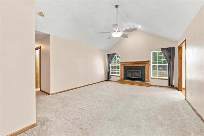 1534 NE Stonewood Dr, Lee's Summit, MO 64086