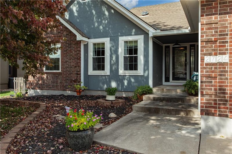 2724 SE Nottingham Dr, Lee's Summit, MO 64063