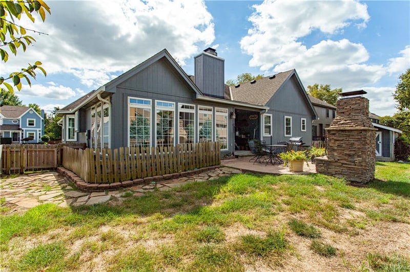 2724 SE Nottingham Dr, Lee's Summit, MO 64063