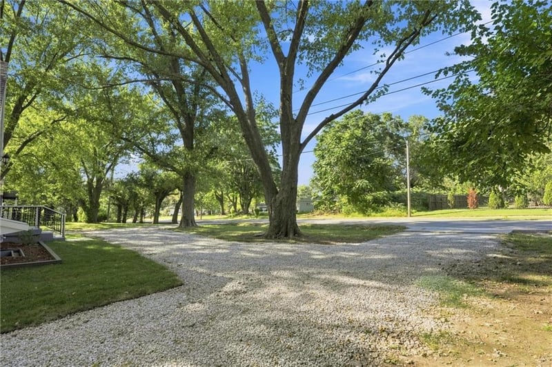 6315 E Red Bridge Rd, Kansas City, MO 64134