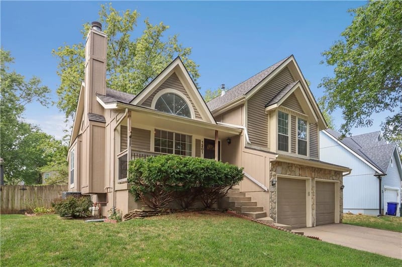 1201 N Sunset Dr, Olathe, KS 66061