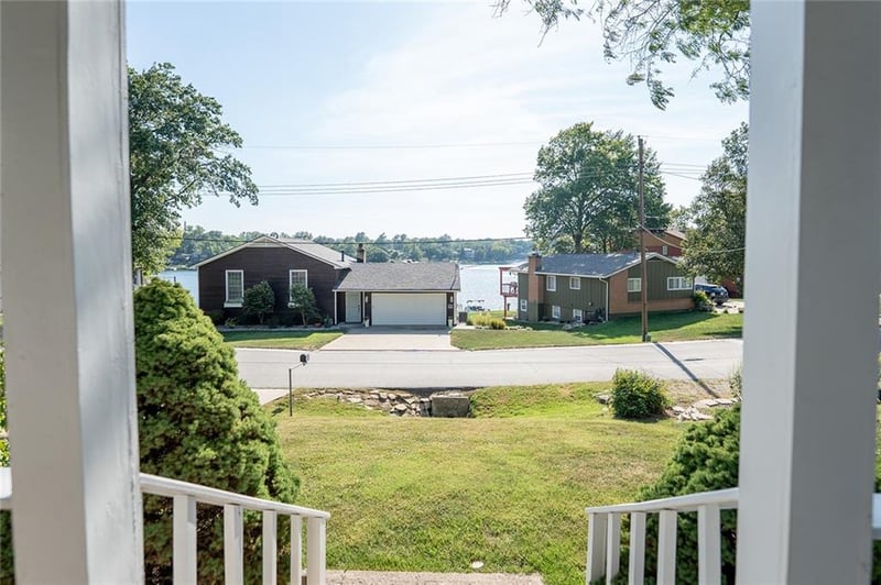 136 NW North Shore Dr, Kansas City, MO 64151