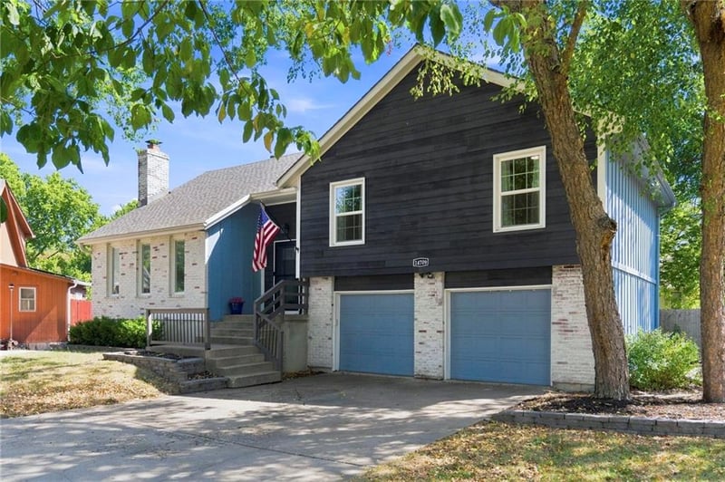 14709 S Homestead Dr, Olathe, KS 66062