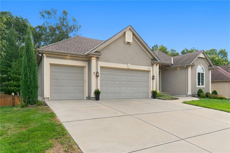 12521 Grand Ave, Kansas City, MO 64145