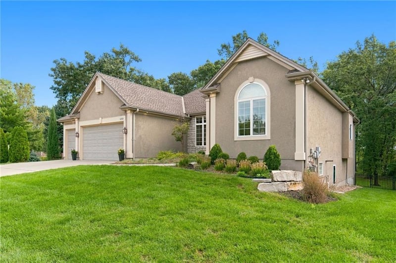 12521 Grand Ave, Kansas City, MO 64145